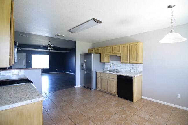 Building Photo - 3600 Ennis Dr