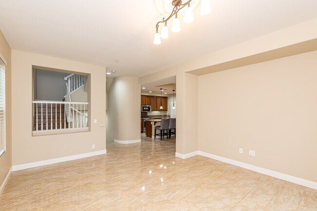 Building Photo - ***STUNNING SAN MARCOS TOWN HOME***DUAL EN...