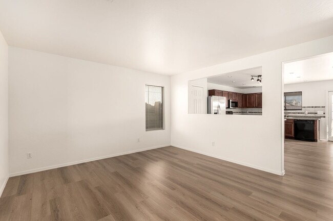 Foto del edificio - Gorgeous and Spacious 3 Bedroom, 2 .5 Bath...