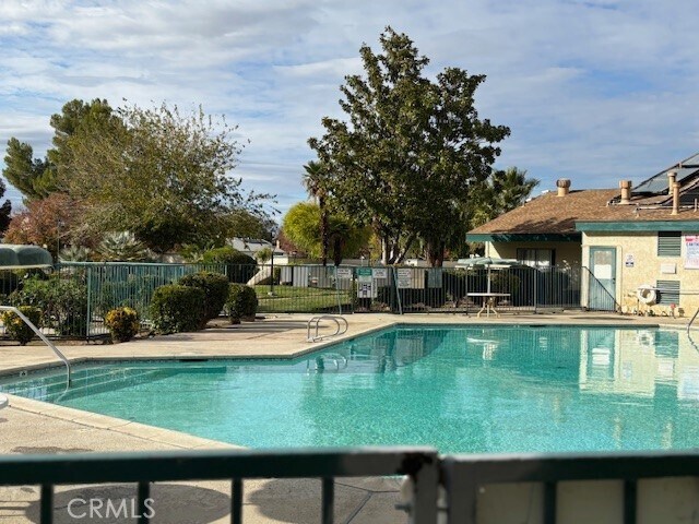 Foto del edificio - 44466 15th St E