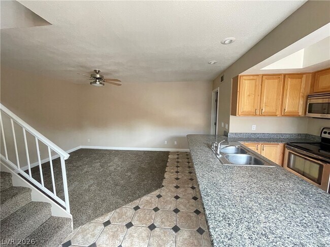 Foto del edificio - 240 Shadybrook Ln