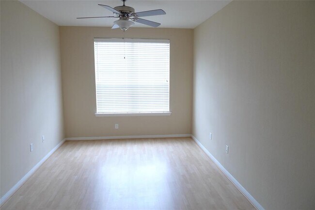 Building Photo - 7575 Kirby Dr