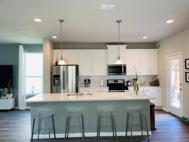 Building Photo - 1421 Emerald Tree Pl