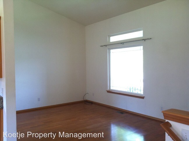 Building Photo - 397 NW Cherry Hill Loop