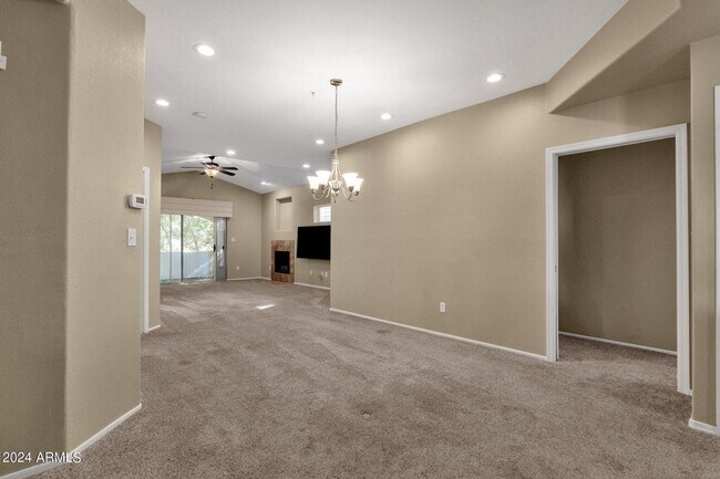 Foto del edificio - Welcome to this stunning 3-bedroom, 2-bath condo in the heart of McCormick Ranch!
