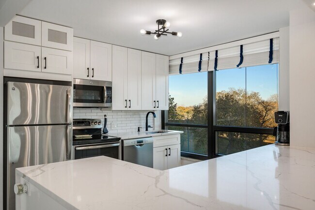 Foto del edificio - 2020 N Lincoln Park W