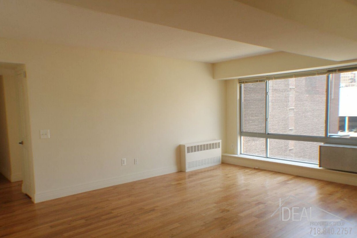 Foto principal - Perfect 2 Bedroom in Elevator Building