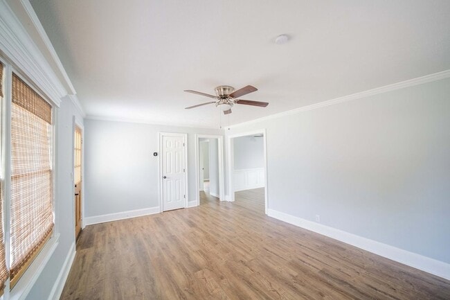 Building Photo - 2505 10th Ave S