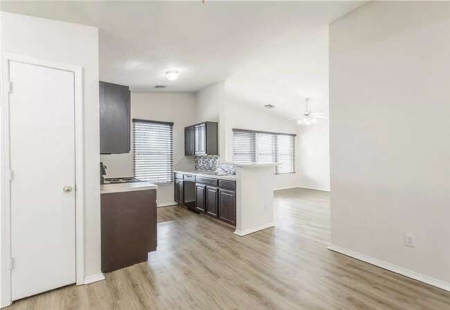Foto del edificio - Beautiful 3 Bed 2 Bath in SouthWest Moore