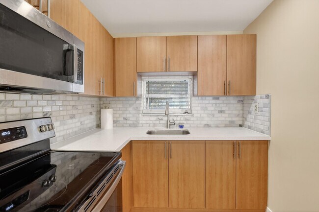 Foto del edificio - 830 S Hollybrook Dr