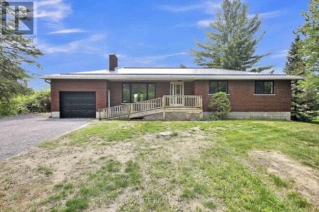 Building Photo - 1140 S Gower Dr