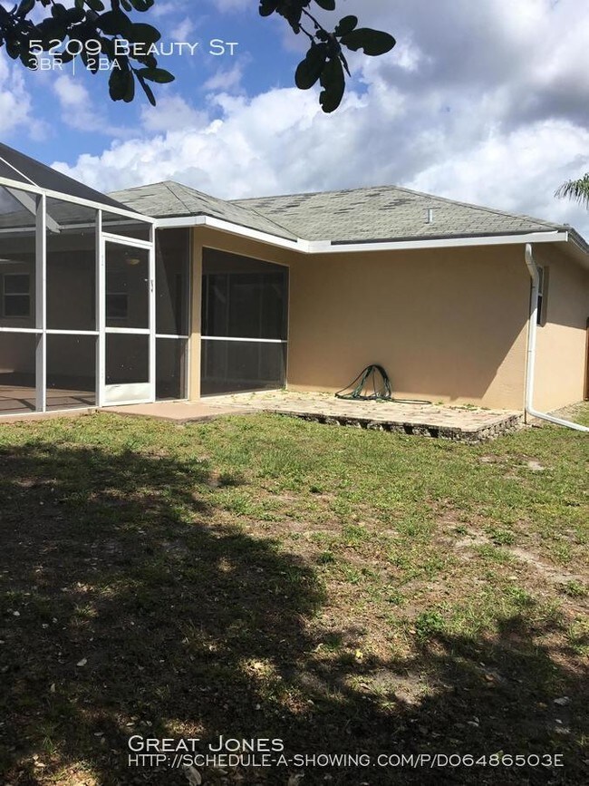 Building Photo - GREAT 3/2/2 POOL HOME WITH FENCED IN YARD!