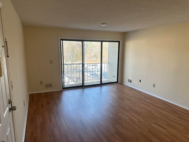 Foto del edificio - 203 Colonial Ct