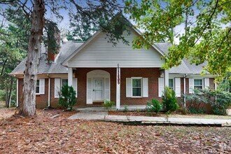 Building Photo - 2512 Vista Dr SE