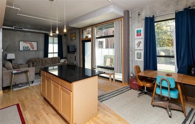 Building Photo - Modern 2-Bedroom, 2-Bathroom Condo – Prime...