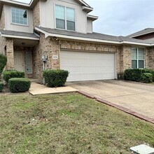 Building Photo - 2204 Stonebrook Ln