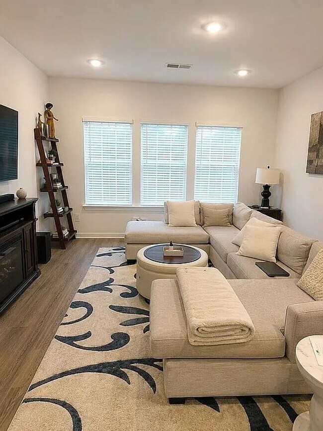 Foto del edificio - 2352 Woodmeadow Dr