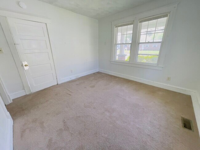 Building Photo - SPACIOUS 3 BEDROOM HOME FOR RENT IN HAMPTON