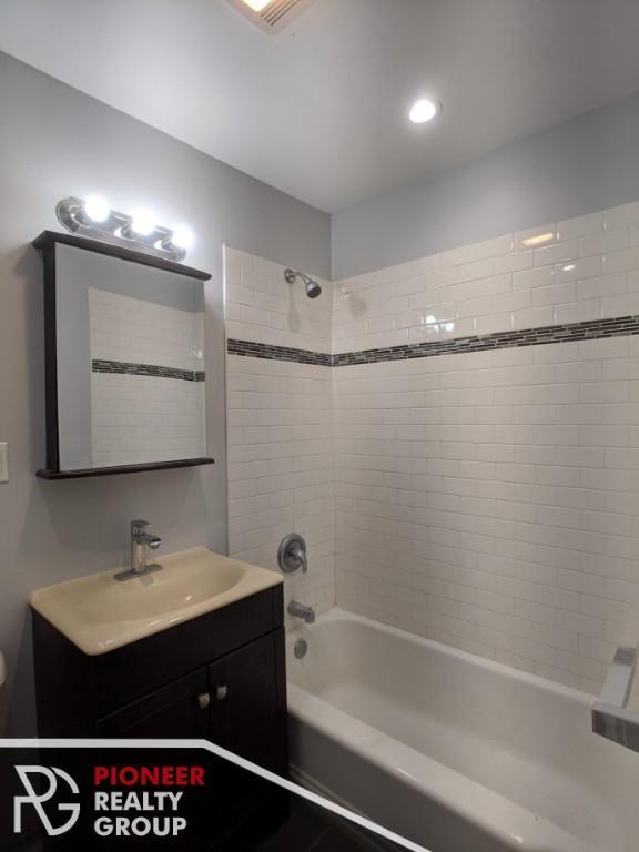 Building Photo - 0 bedroom in CHICAGO IL 60660