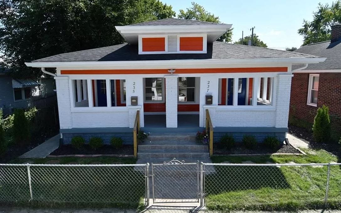 Primary Photo - 235 Leeds Ave