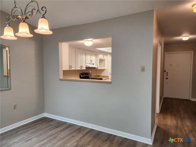 Building Photo - 105 E Tanglewood Dr
