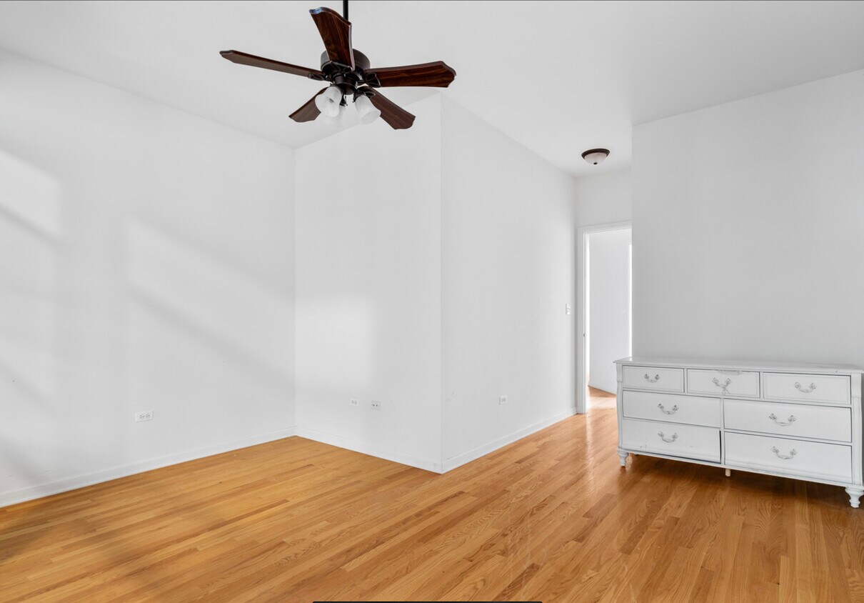 Foto del edificio - 716 W 51st St