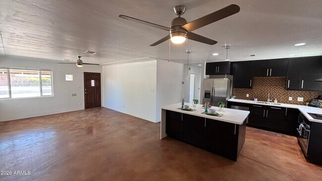 Foto del edificio - 5548 N 12th Ave