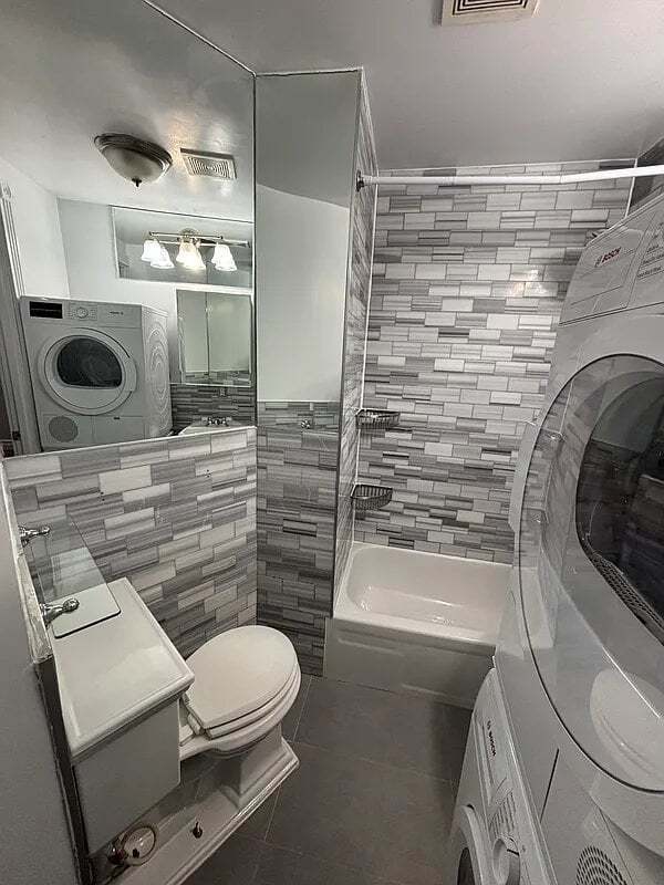 Building Photo - 410 E 13th St