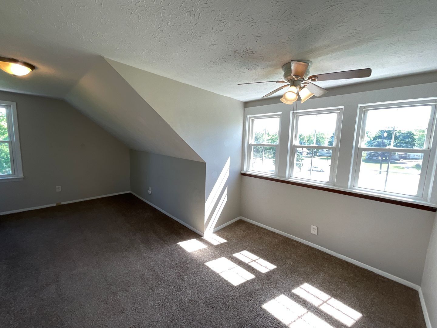 9584 Ridge Rd North Royalton, OH 44133 – photo 5