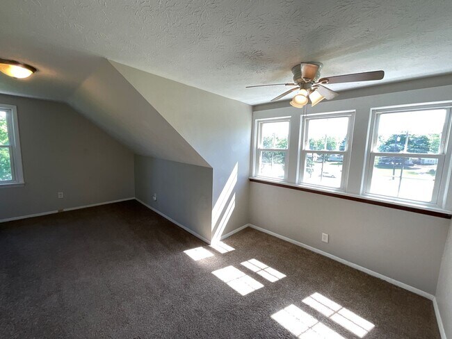 Building Photo - 9584 Ridge Road