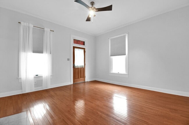 Building Photo - Stunning and Spacious 3 Bedroom House