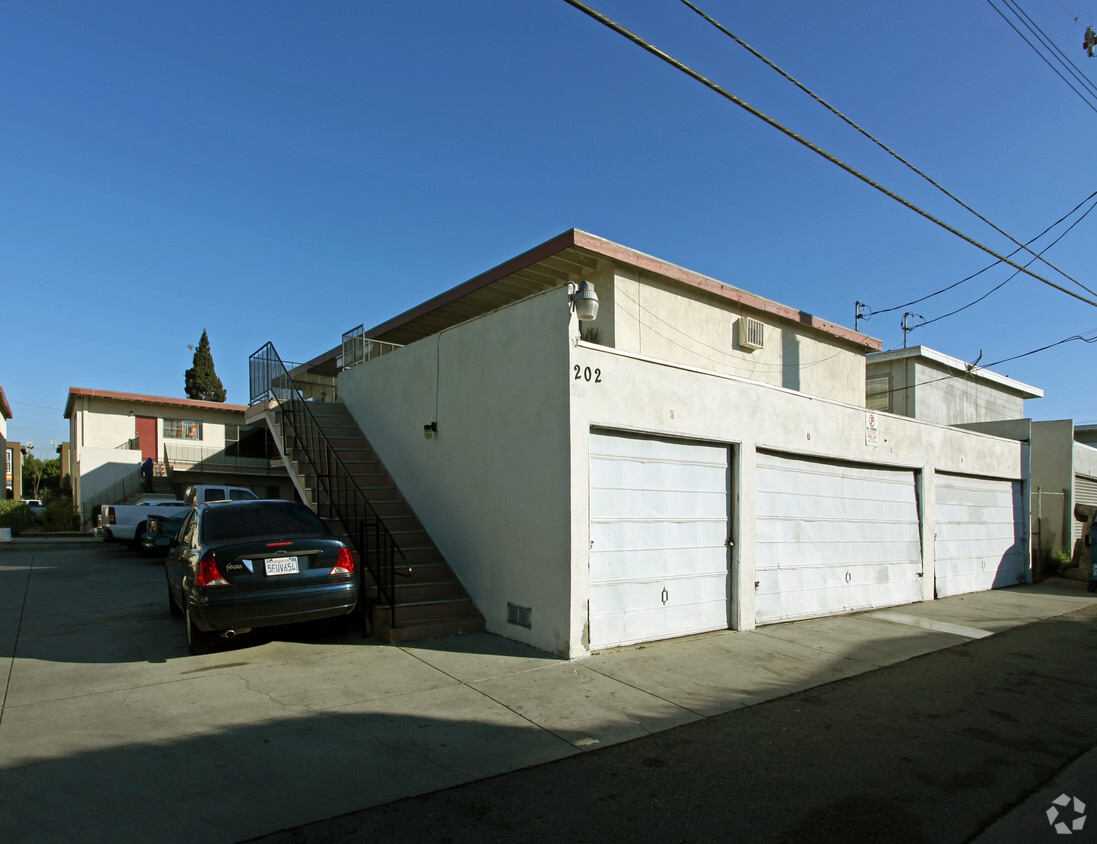 Building Photo - 202 W Wilson Ave