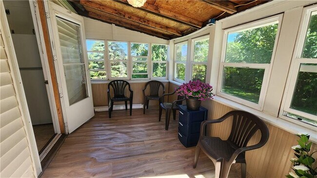 Foto del edificio - 1128 Ridge Rd