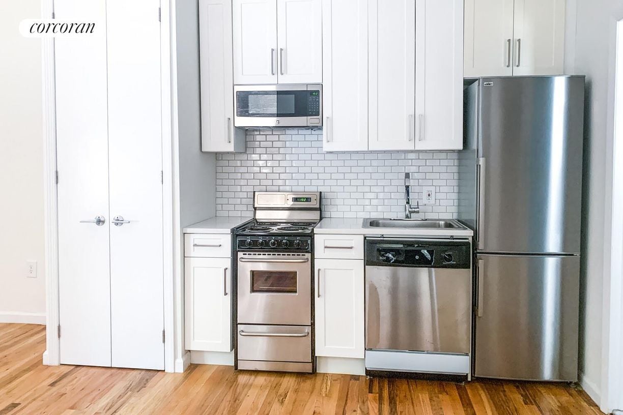 Primary Photo - 128 W 13th St