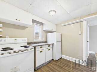 Building Photo - 644 W Market St