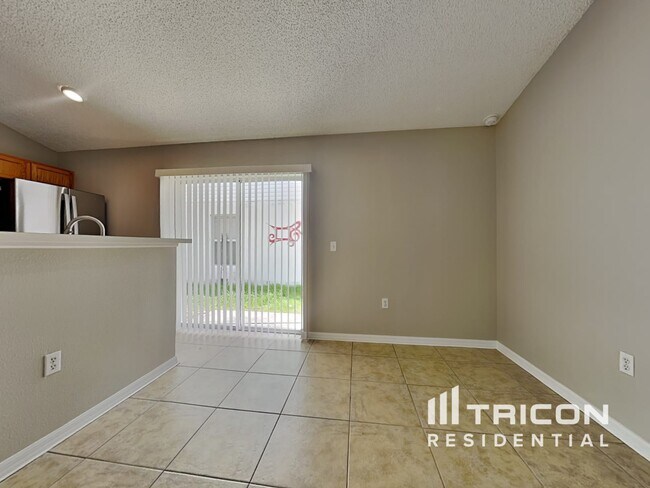 Foto del edificio - 13714 Gentle Woods Ave