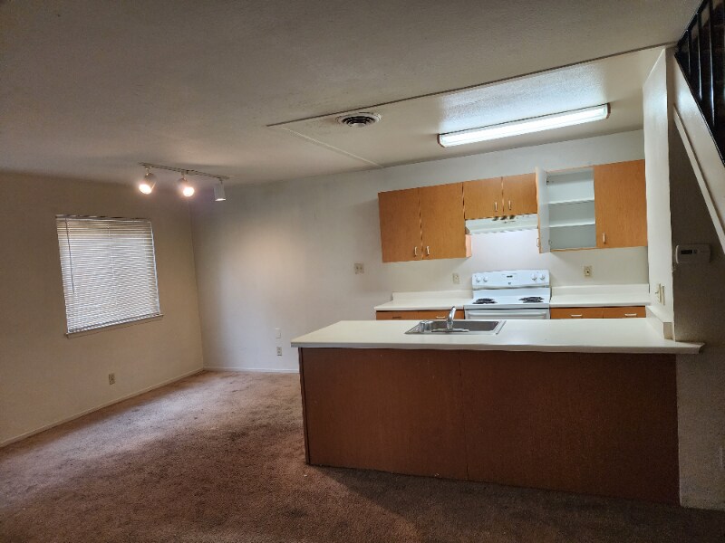2128 Palisade Ave Unit 3, Modesto, CA 95350 Condo for Rent in Modesto