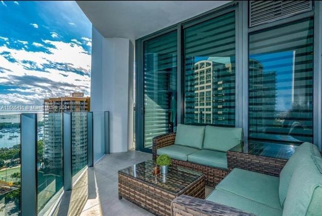 Building Photo - 2821 S Bayshore Dr