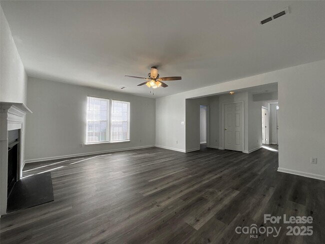 Foto del edificio - 15709 Castle Watch Ave