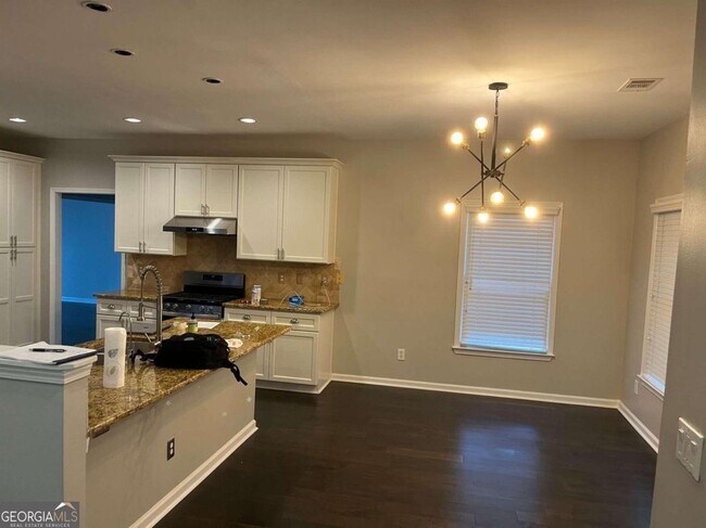 Foto del edificio - 2400 Rose Walk Dr