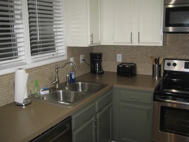 Foto del edificio - 6019 Ridgecrest Rd