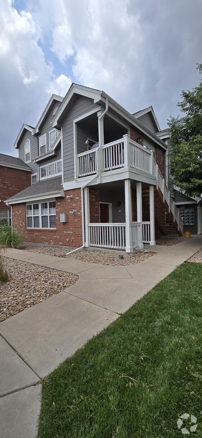 Creekview at River Run Student Apartments for Rent Aurora, CO 1
