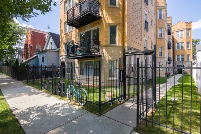 Building Photo - 3510 W Cortland St