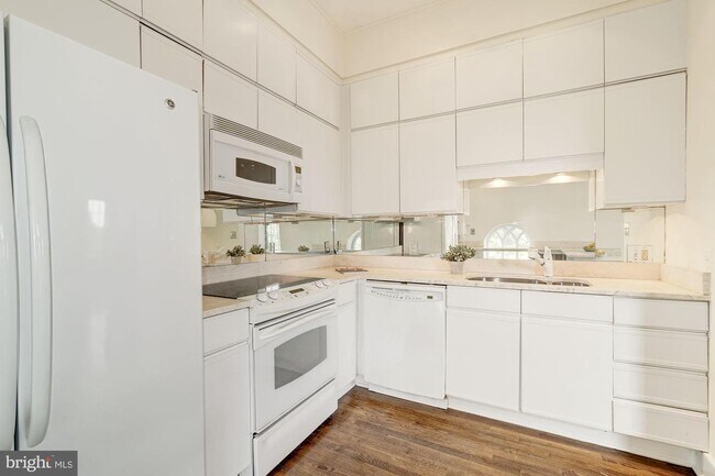 Building Photo - 1517 30th St NW