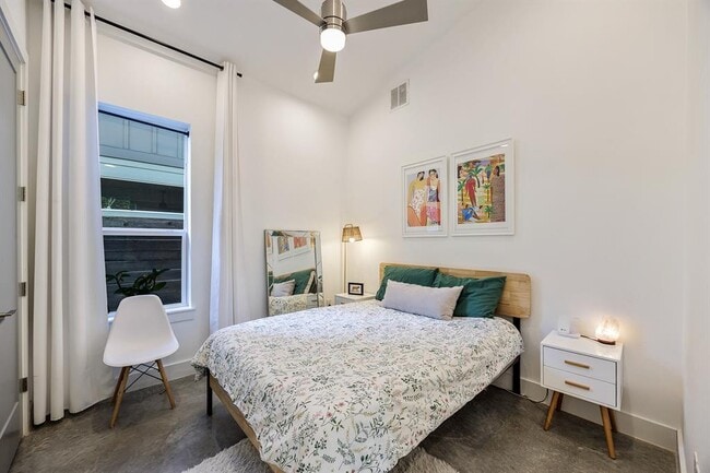 Foto del edificio - 1125 Denfield St