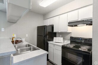 Building Photo - 1000 River Bend Dr