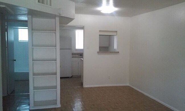 Building Photo - 3434 Navajo Dr