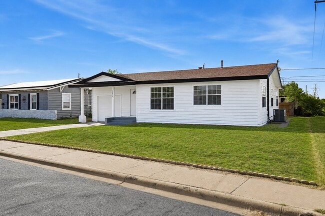 Building Photo - 1213 Patton Dr