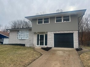 Building Photo - 8611 Lakewood Ave