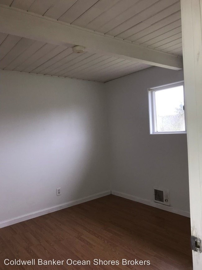 Building Photo - 153 Barnacle Ave NW